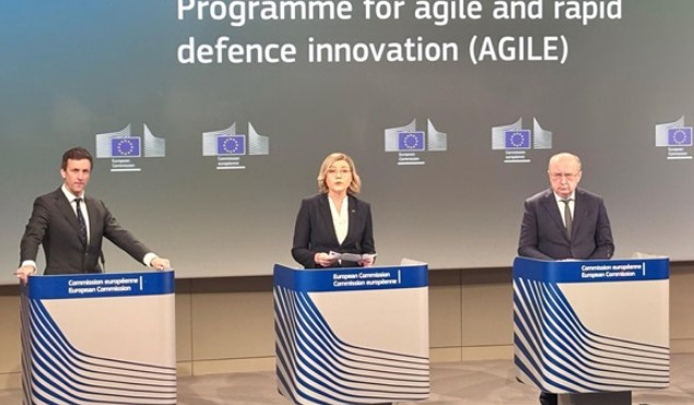 Єврокомісар Андрюс Кубілюс (перший справа) наголосив, що програма передбачає "повну інтеграцію з Україною"