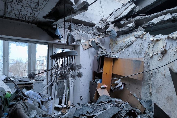 Нічний терор у Запоріжжі: дрон-камікадзе пробив дах багатоповерхівки та залетів у квартиру 1 obstrel kvartira