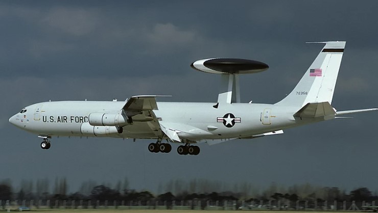 Чорний день для авіації США: Іран знищив літак-радар E-3 Sentry на базі в Саудівській Аравії 1 samolet usa2
