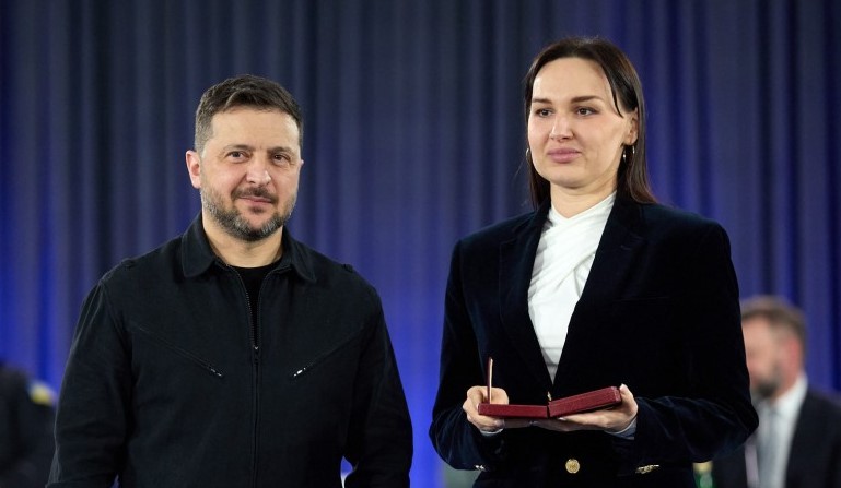 Орден для «весільної генеральші»: за які заслуги нагороджено голову Запорізької облради Олену Жук? 1 zelenskiy zhuk2