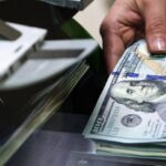 Долар слабшає, золото б’є рекорди, біткоїн падає: що відбувається на ринках і чому для України важлива стабільність США 55 Screenshot 33 1