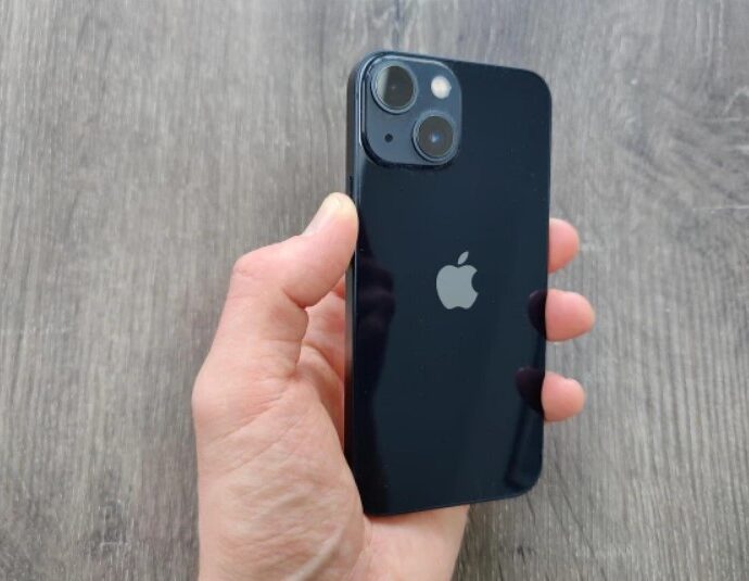 apple-viznaie-nizku-populjarnih-iphone-zastarilimi
