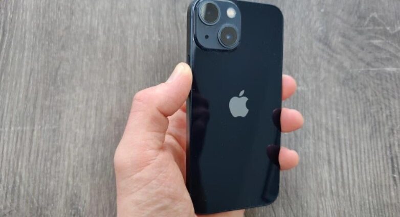 apple-viznaie-nizku-populjarnih-iphone-zastarilimi