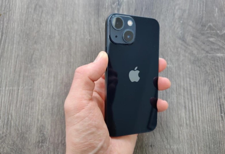 apple-viznaie-nizku-populjarnih-iphone-zastarilimi