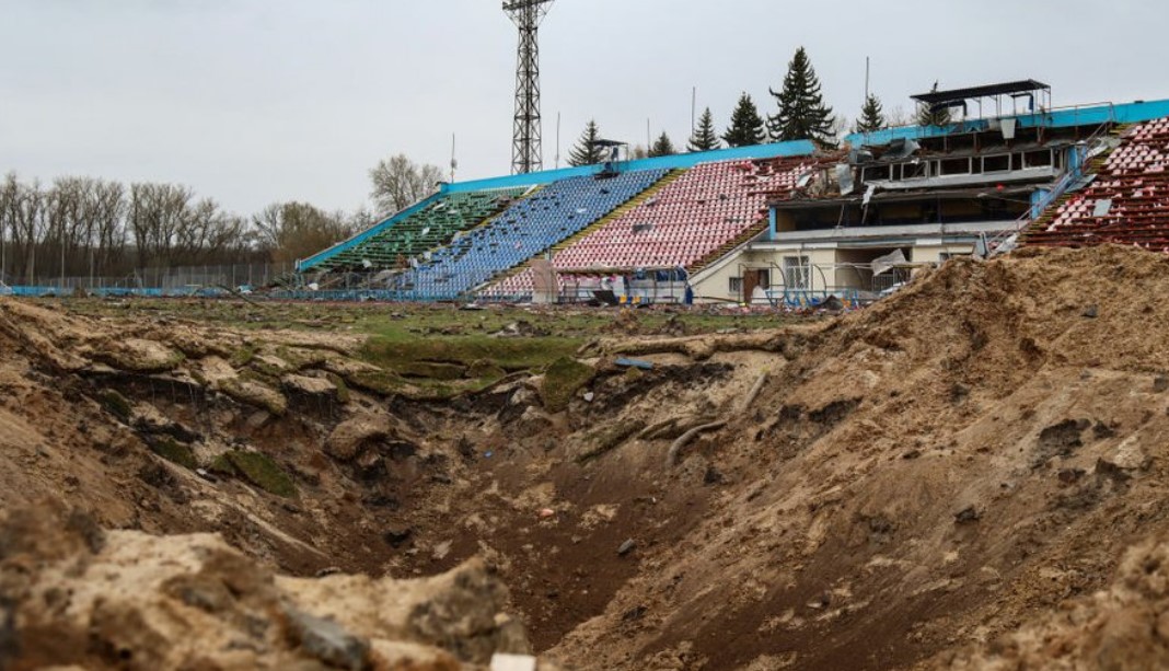 Фото стадиона в Чернигове в апреле 2022