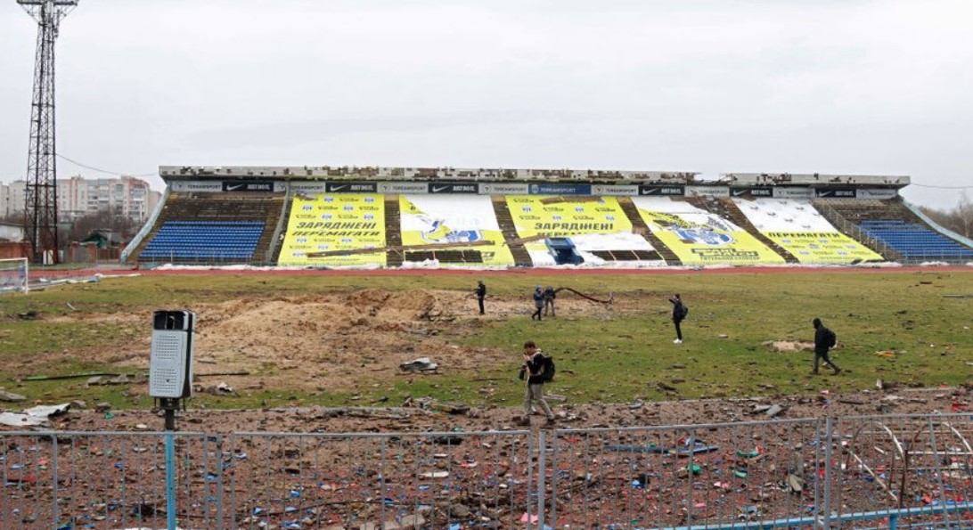 Фото стадиона в Чернигове в апреле 2022