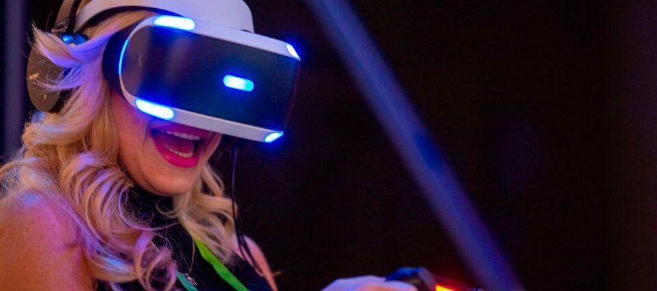 VR