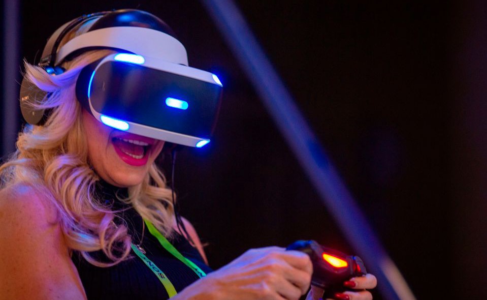 VR