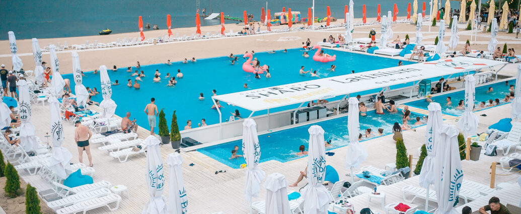 Pool and Beach basseyn
