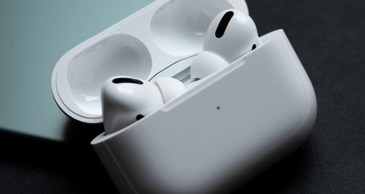 apple-zapatentuvala-navushniki-z-lazerom-dlja-keruvannja-zhestami