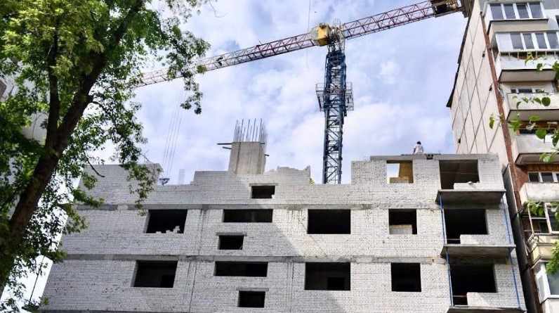 na-vulici-zaporizkij-trivaie-masshtabna-rekonstrukcija-dvoh-bagatopoverhivok