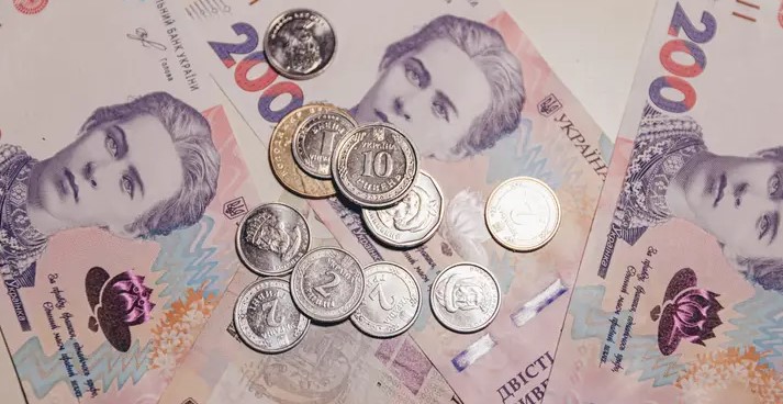 банкноти 200 гривень монети
