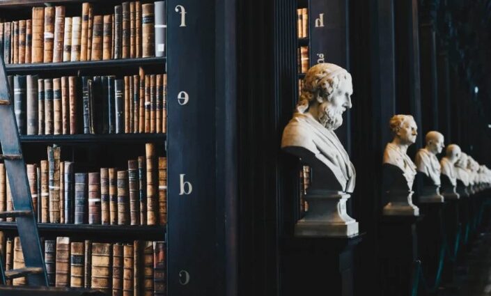 Книги в библиотеке_книги в бібліотеці