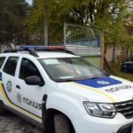 Автівка поліції в селі