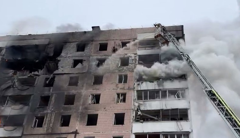Росіяни атакували Запоріжжя: Керована авіабомба влучила в 9-поверхівку 1 obstrel171225