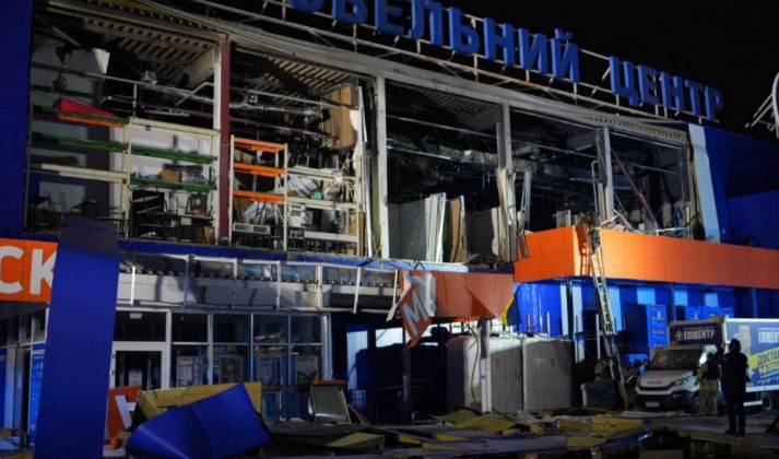 Безпекова ситуація у Запоріжжі погіршується: РФ атакувала гіпермаркет «Епіцентр» 1 epicentr
