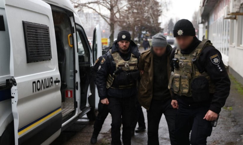 Запорізькі поліцейські затримали грабіжника, який 10 років переховувався від суду 1 police3