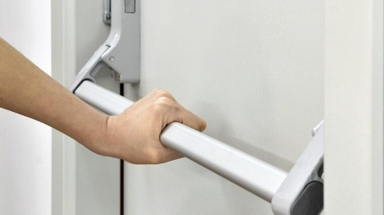 protivopozharnie dveri antipanika