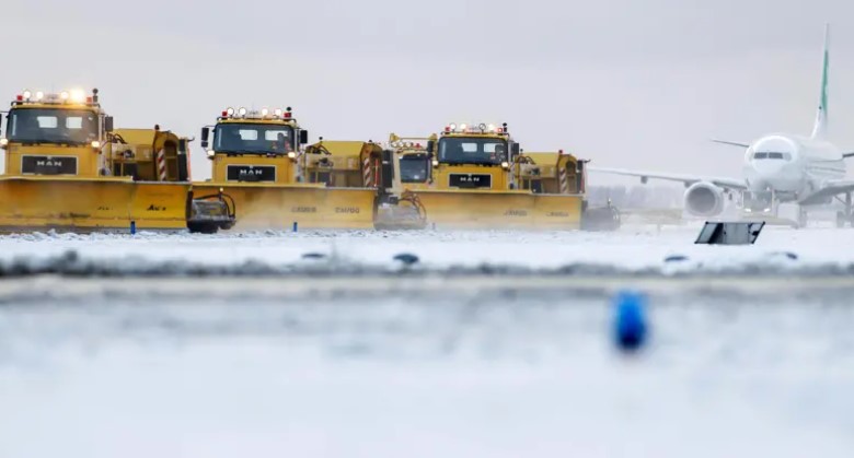 snegopad aeroport zima