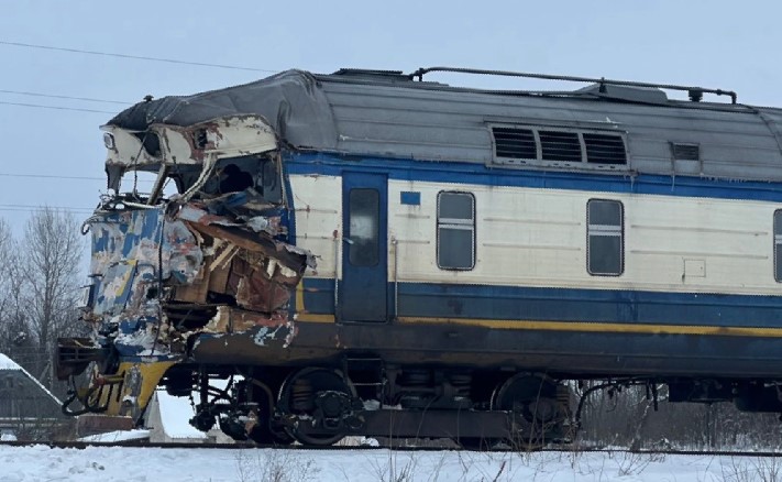Моторошна ДТП на Житомирщині: вантажівка зіткнулася з поїздом, машиніст у важкому стані 1 ukrzaliznica dtp1