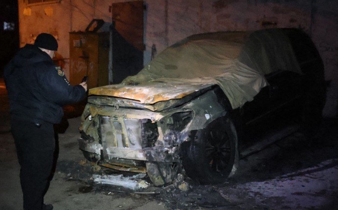 У Запоріжжі затримали агентів РФ, які підпалили авто військового ЗСУ 1 avto podzhog