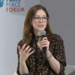 devushka mikrofon vistuplenie