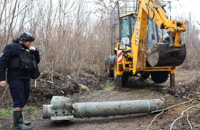 У Запоріжжі піротехніки ДСНС знешкодили залишки реактивного снаряда 1 dsns snarad