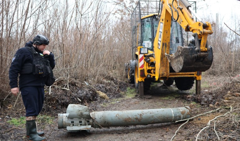 У Запоріжжі піротехніки ДСНС знешкодили залишки реактивного снаряда 1 dsns snarad