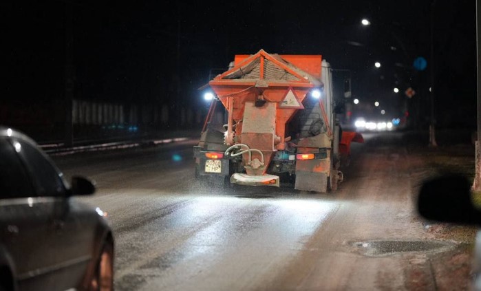 Морози та ожеледиця: на дорогах Запорізької області працює понад 50 одиниць техніки 1 gololed