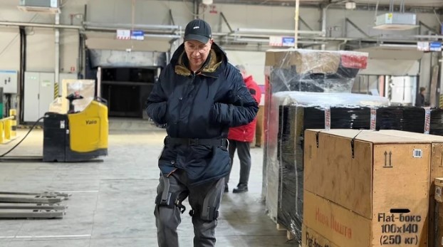 «Нова пошта» запустила пілотний проєкт із використання екзоскелетів для працівників 1 nova poshta2