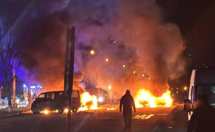 Росіяни атакували Запоріжжя «шахедами»: Палають автівки, кількість поранених зросла до 7 1 obstrel0302