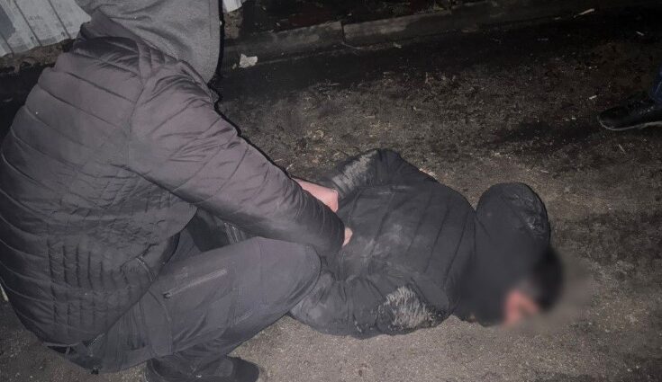 У Запоріжжі затримали грабіжника, який вихопив 47 тисяч гривень із авто 11 zaderzhanie