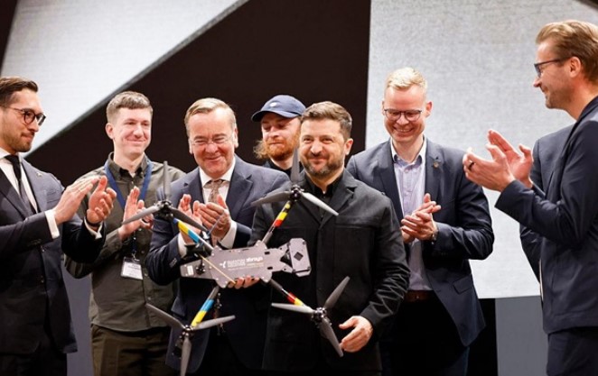 У Німеччині запустили виробництво дронів для України: перші 10 тисяч надійдуть уже цього року 1 zelenskiy pistorius