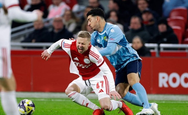 Олександр Зінченко зазнав травми в дебютному матчі за Аякс 44 zinchenko2