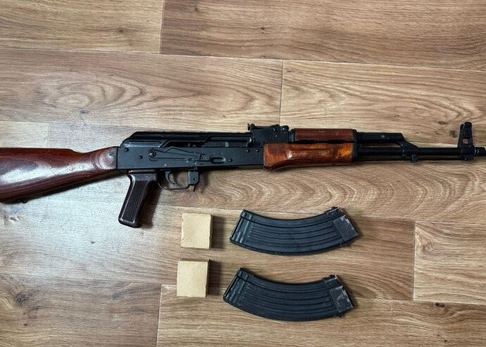Автомати та гранати на продаж: у Запоріжжі затримали нелегального збройового дилера 13 avtomat kalashnikova