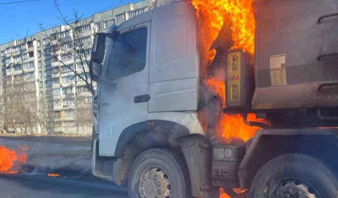 Росіяни атакували Запоріжжя: внаслідок удару палає вантажівка 1 fura