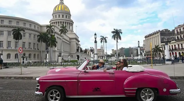 На Кубі вперше розгромили офіс Компартії: люди кричали «Свобода!» і палили меблі посеред вулиці 1 kuba