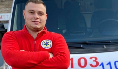 ДТП на Шевченківському: У Запоріжжі фельдшер швидкої врятував жінку у свій вихідний 30 medik