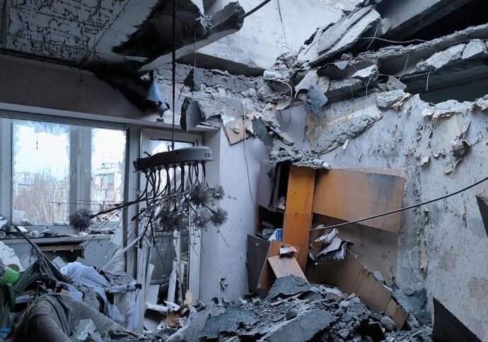 Нічний терор у Запоріжжі: дрон-камікадзе пробив дах багатоповерхівки та залетів у квартиру 4 obstrel kvartira