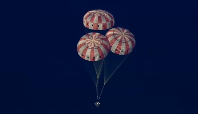 Повернення легенди: місія Artemis II успішно приводнилася в Тихому океані 17 kosmos5