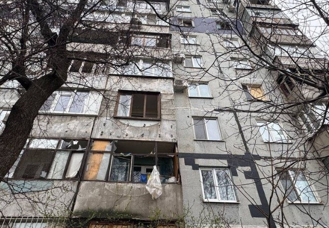 Атаки Заводського та Олександрівського районів: У Запоріжжі ліквідовують наслідки ударів РФ 10 obstrel0304