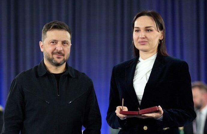 Орден для «весільної генеральші»: за які заслуги нагороджено голову Запорізької облради Олену Жук? 1 zelenskiy zhuk2
