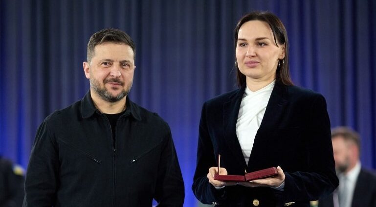 Орден для «весільної генеральші»: за які заслуги нагороджено голову Запорізької облради Олену Жук? 11 zelenskiy zhuk2