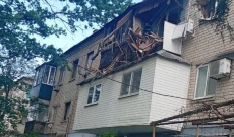 Росіяни атакували Біленьке: Авіабомба влучила в 3-поверховий будинок але не здетонувала 28 1