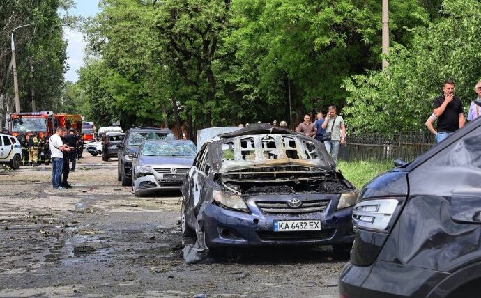 Росіяни атакували Запоріжжя: Постраждали десятки автівок, багато поранених 9 6