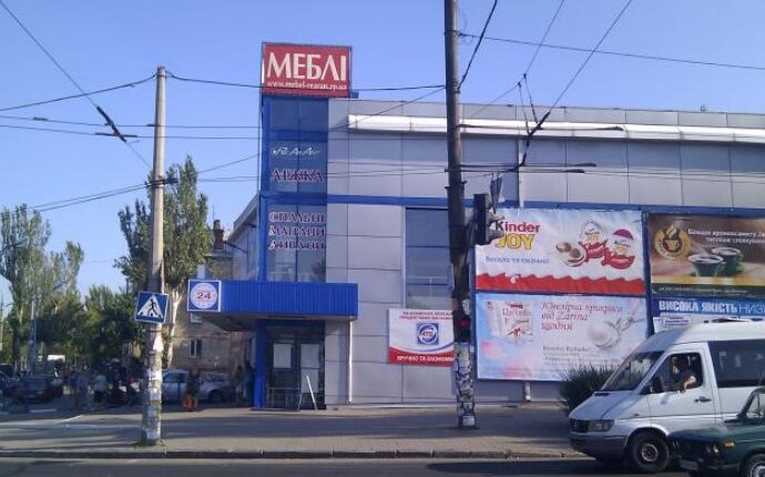 Треш на Космосі: у Запоріжжі неадекват погрожував гранатою відвідувачам супермаркету 7 kosmos atb
