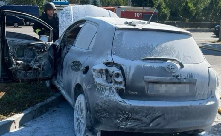 Росіяни атакували АЗС у Запоріжжі — спалахнули 2 автівки 1 fpv attack2406