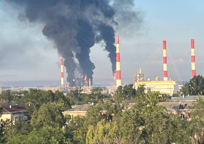 Палає паливо для російських ракет: у Самарській області дрони атакували стратегічний НПЗ «Роснефти» за 900 кілометрів від України 15 npz novokuybishevsk
