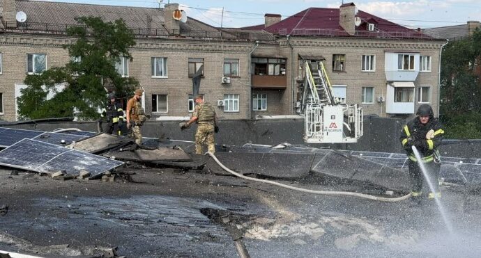 Кривава доба на Запоріжжі: РФ атакувала спортивний комплекс та цивільні об'єкти — 11 поранених 6 0307