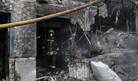 Атака середмістя Запоріжжя: Керована авіабомба влучила у 9-поверхівку на Фортечній — двоє загиблих 28 040726